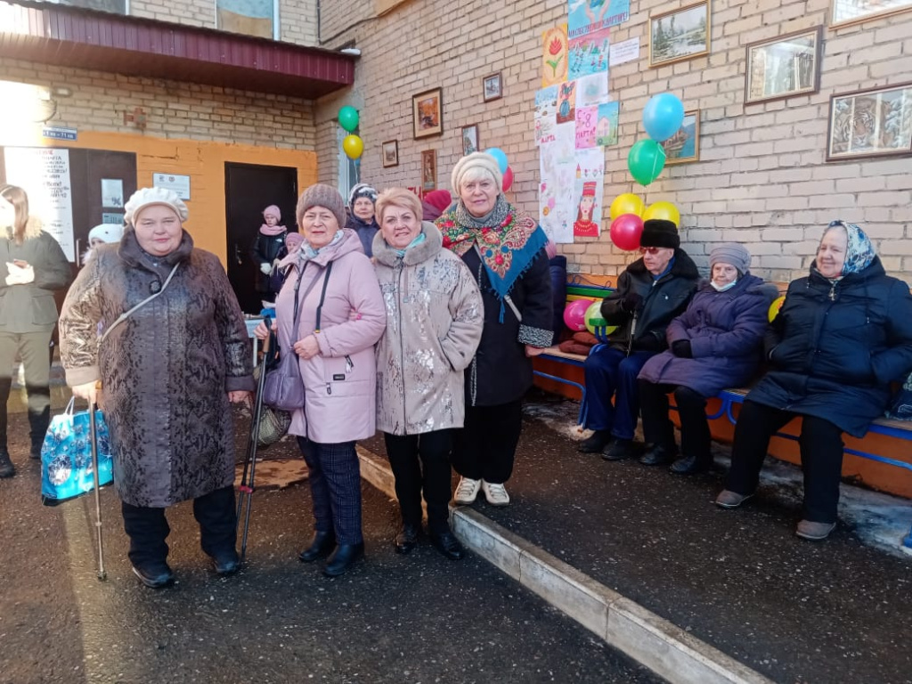 В Пролетарском районе Саранска продолжаются праздники двора | 07.03.2024 |  Саранск - БезФормата